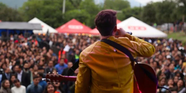 Chucho Rivas inició su gira Amarte y Perderte en Monterrey; este miércoles estrena su nuevo video en MTVLA