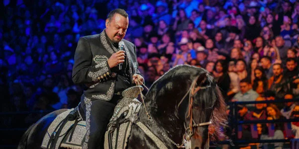  Pepe Aguilar triunfó con su Jaripeo Sin Fronteras en California
