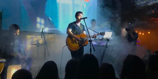 Chucho Rivas llevó su música a Durango; el cantante lanzó en redes sociales el #CuandoTeVeoChallenge