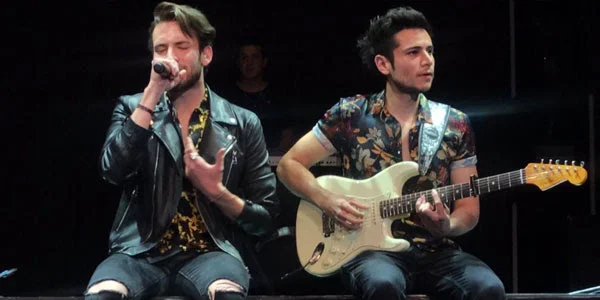  Félix y Gil llevaron su “Café en la mesa” al escenario del Auditorio Nacional como invitados especiales de Reik