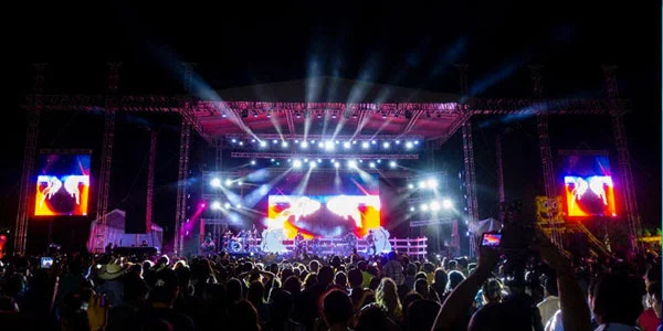  Con gran éxito, Bronco se presenta en Ciudad Valles, San Luis Potosí