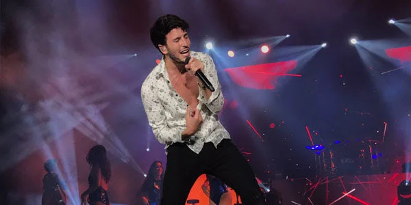 Sebastián Yatra llevó la fiesta por primera vez al Auditorio Nacional y colgó el letrero de SOLD OUT