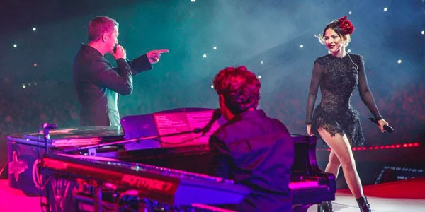 Paty Cantú fue la invitada especial de Alejandro Sanz en el arranque de #LAGIRA, en Sevilla