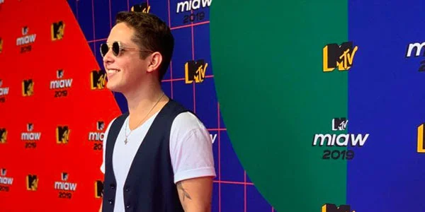 Chucho Rivas brilló en la alfombra roja de los Premios MIAW de MTV