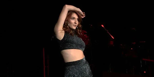Karla Vallín pisó el escenario del Auditorio Nacional para abrir el concierto de María José