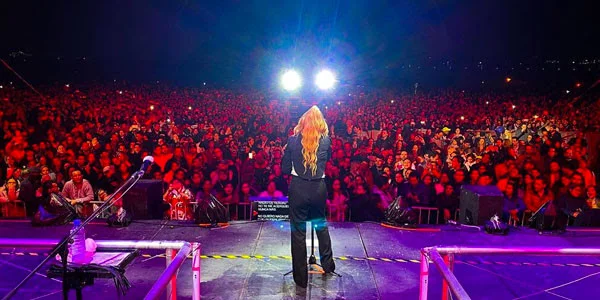 María José llevó su tour Conexión al Festival Internacional del Globo en León