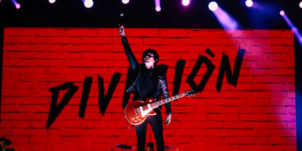 División Minúscula triunfó en el Festival Catrina; la banda  llegará este viernes al Teatro Metropólitan con localidades agotadas