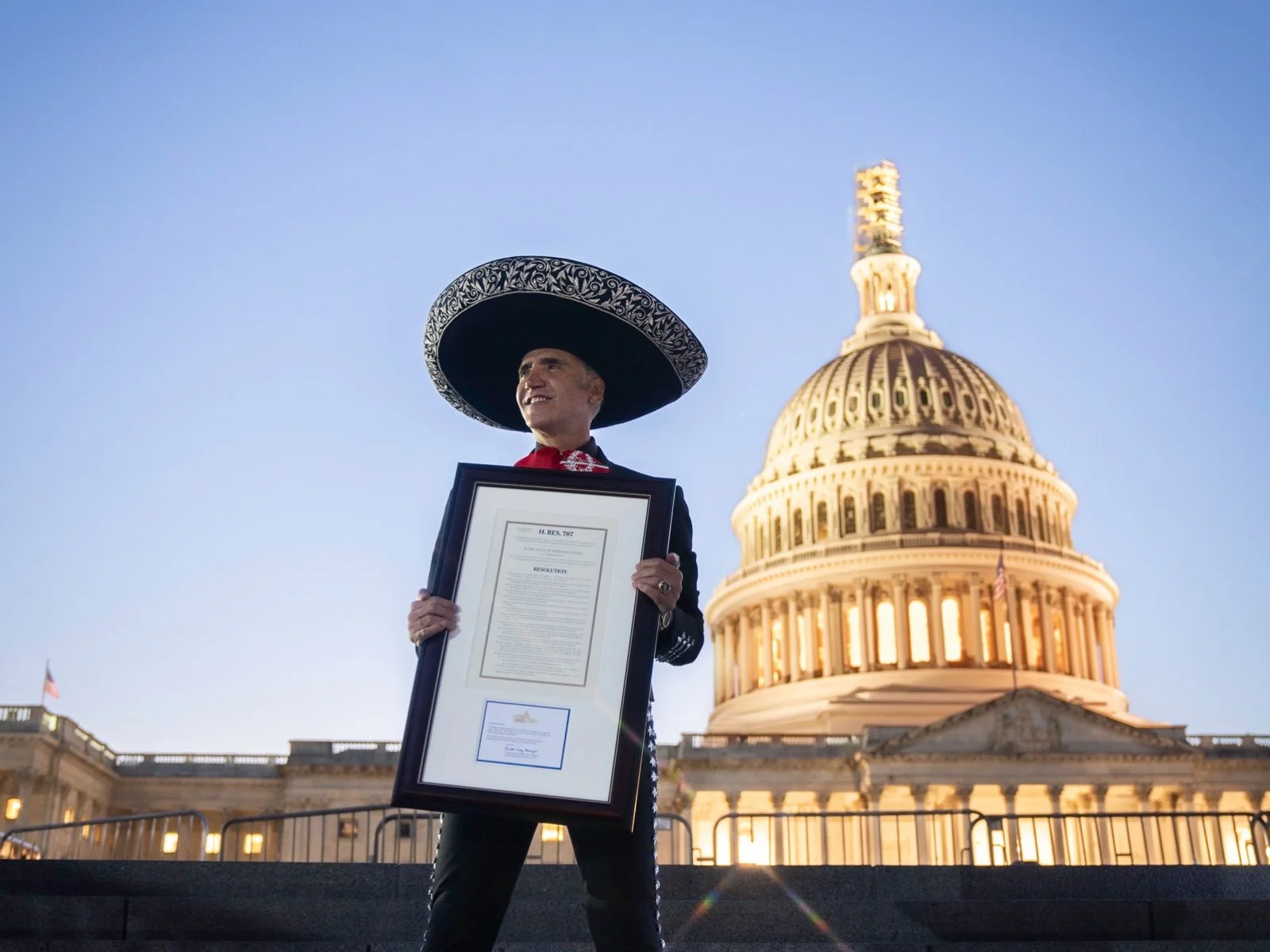 Líderes latinos del Congreso honran a Alejandro Fernández en el Capitolio de los Estados Unidos