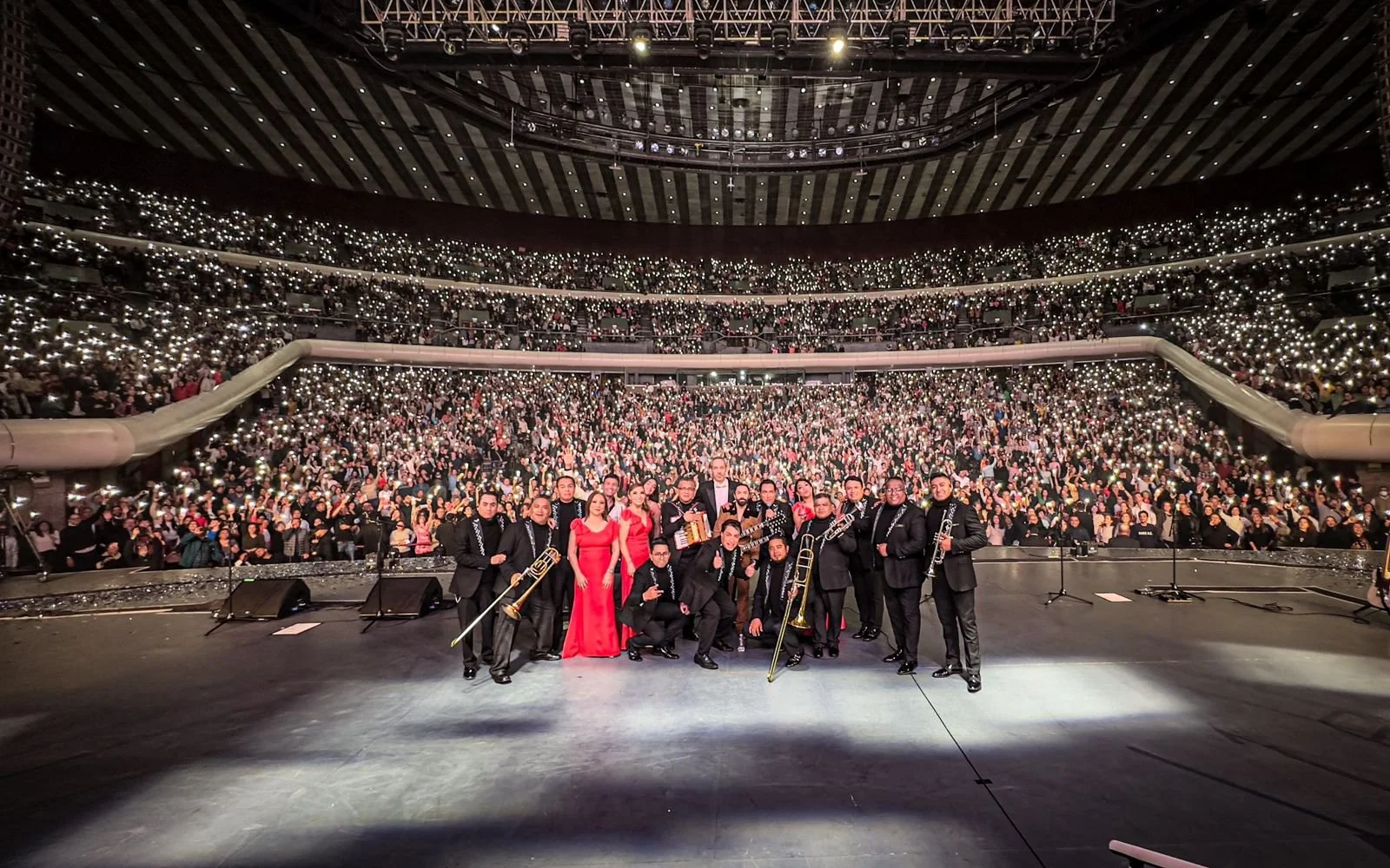 Los Ángeles Azules ofrecieron el primero de dos shows sinfónicos en el Auditorio Nacional de su Cumbia Para el Corazón Tour