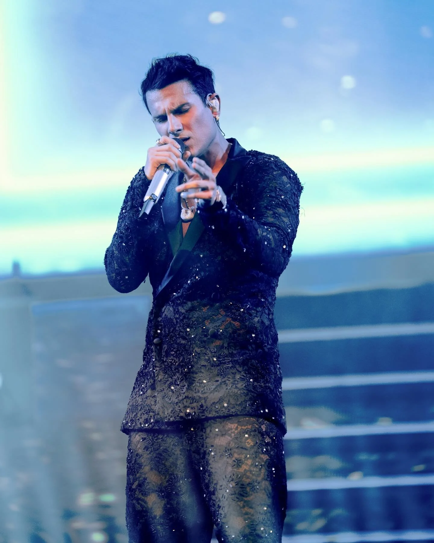 Pipe Bueno anuncia el lanzamiento de su álbum En Vivo, grabado desde el Movistar Arena de Bogotá