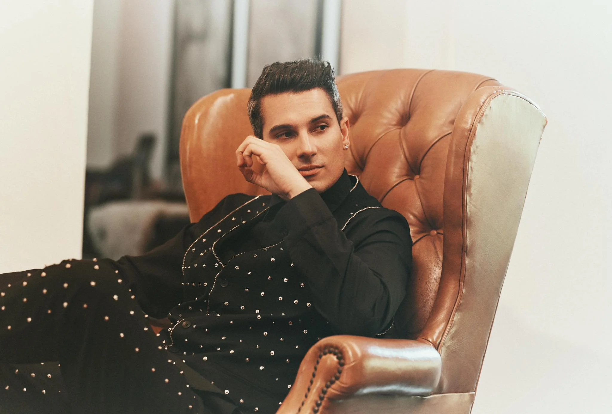 Pipe Bueno presenta "Cosas que nunca pensé que haría", el primer sencillo de su nueva producción musical