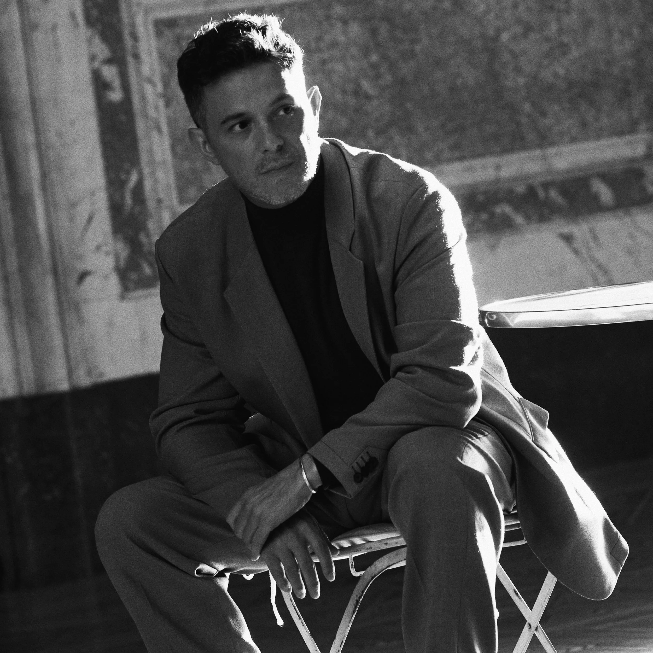 ALEJANDRO SANZ ESTRENA SU NUEVO SENCILLO "PALMERAS EN EL JARDÍN"