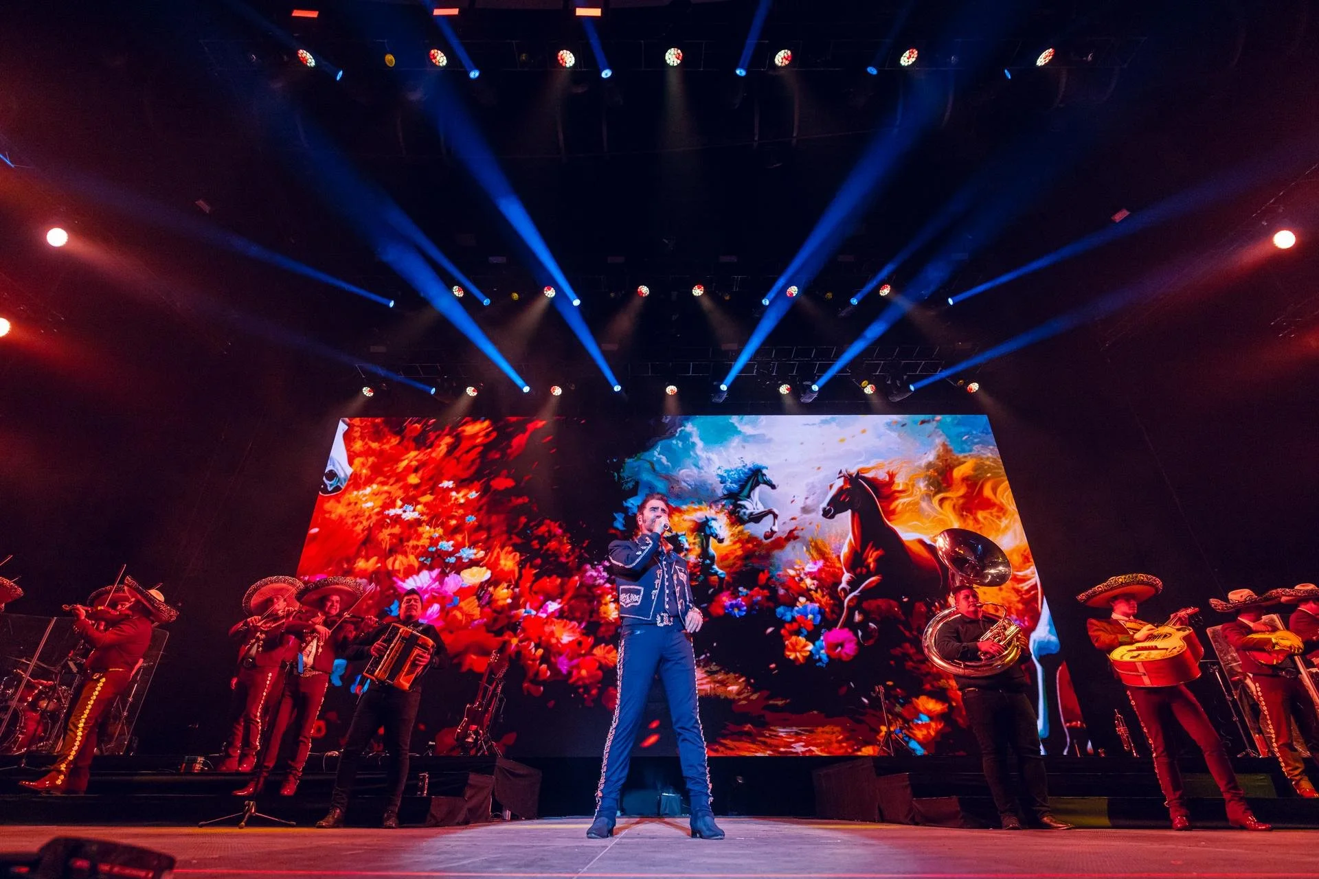 ALEJANDRO FERNÁNDEZ INAUGURA STARLITE CHRISTMAS EN MADRID CON SOLD OUT