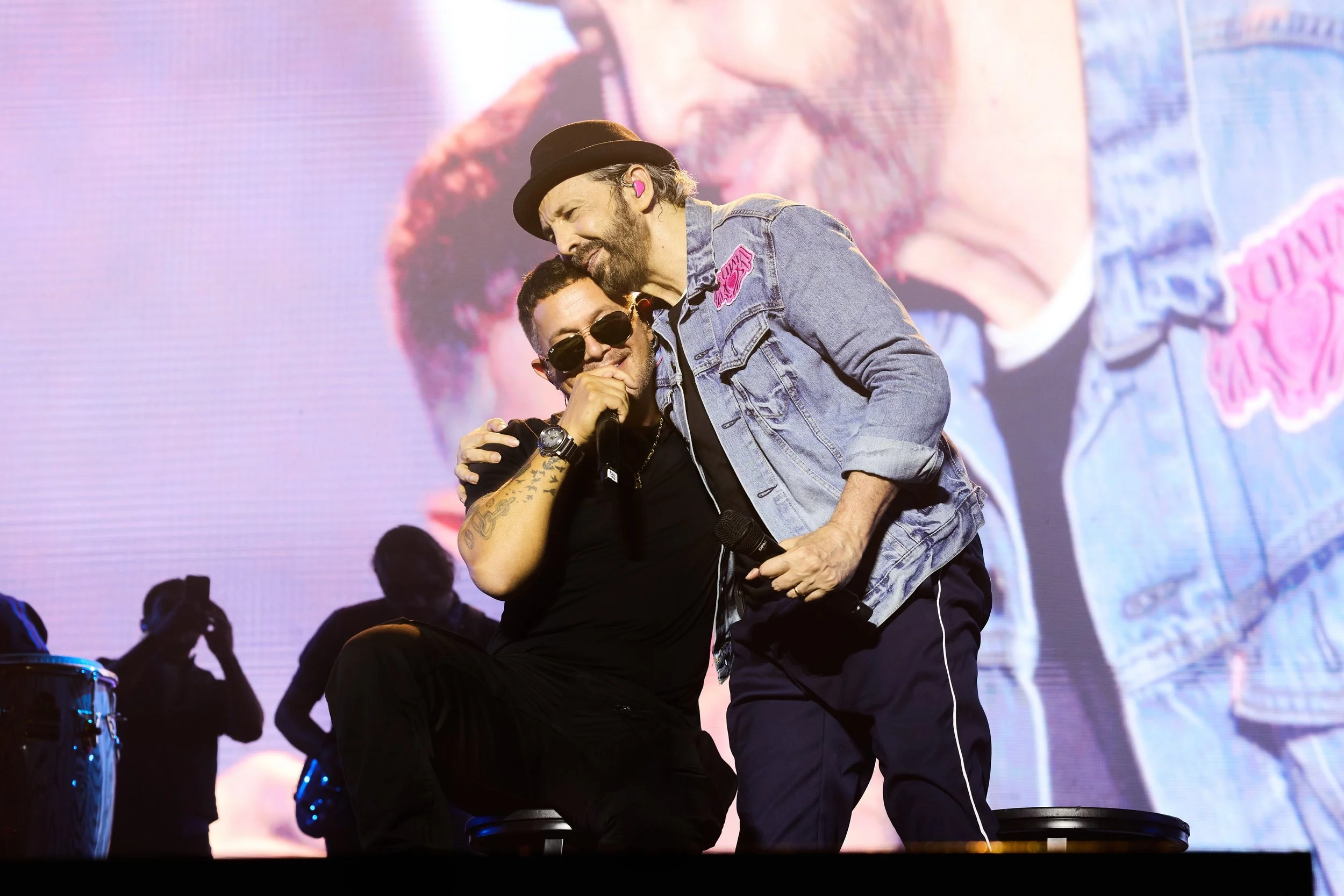 ALEJANDRO SANZ SE SUMA A LA "BACHATA ROSA" DE JUAN LUIS GUERRA EN MADRID