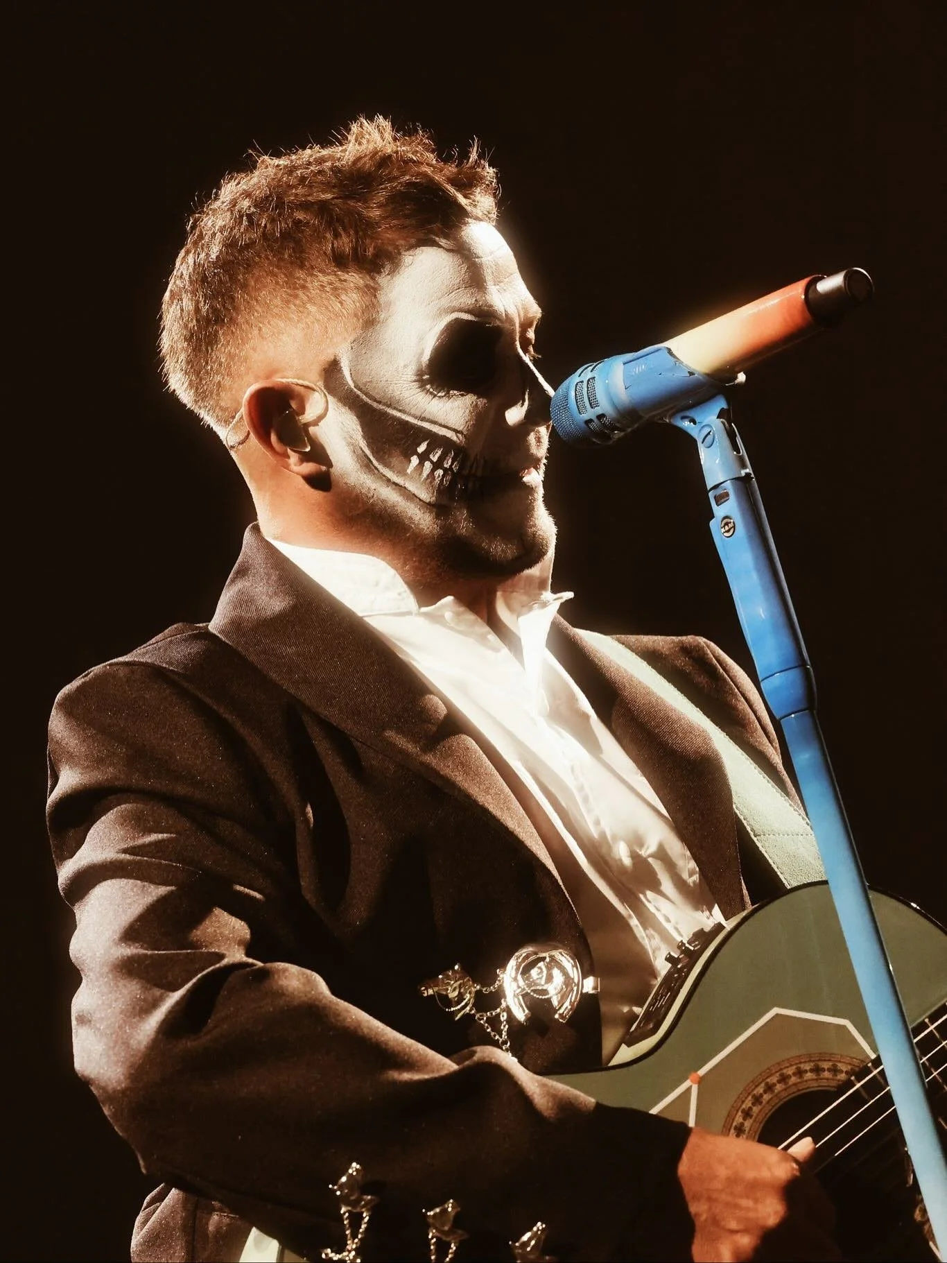 As&iacute; se vivi&oacute; el cierre de @alejandrosanz en M&eacute;xico con su #GiraYAhoraQu&eacute;. Una noche inolvidable que quedar&aacute; para siempre en el @auditoriomx 🙌🏽🥷🏽