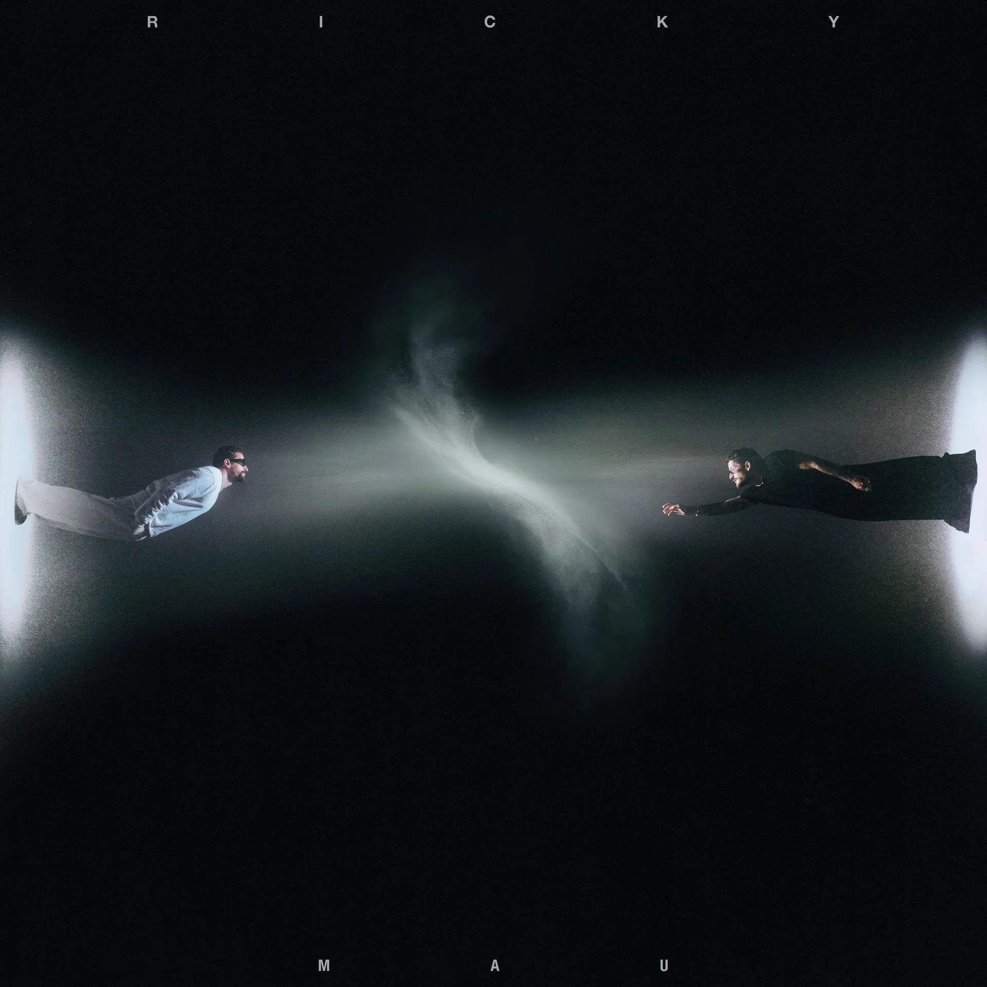 MAU Y RICKY DESVELAN "LAS FLORES"