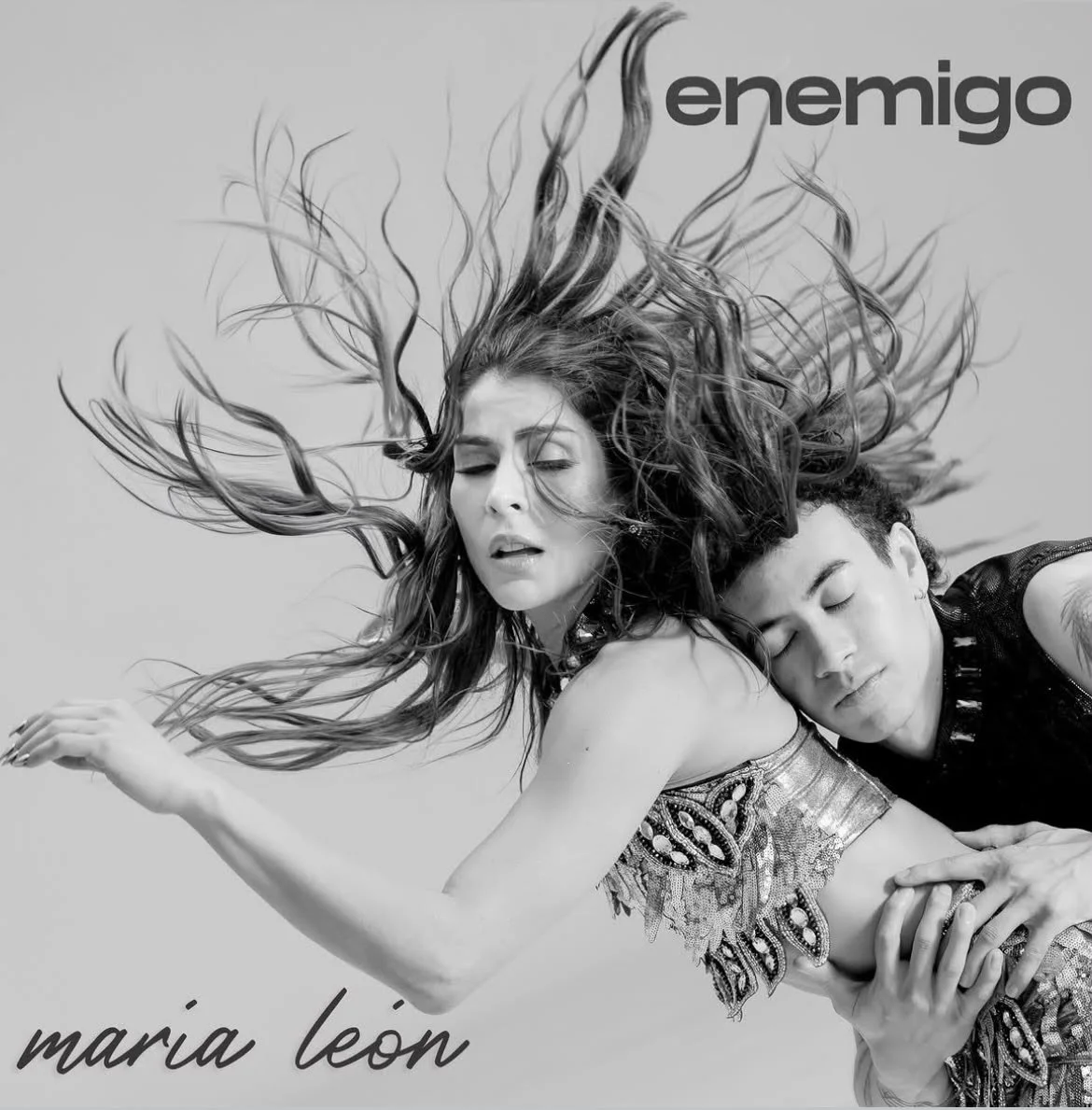 MARÍA LEÓN LE DA NOMBRE AL DOLOR DE UNA SEPARACIÓN CON "ENEMIGO"