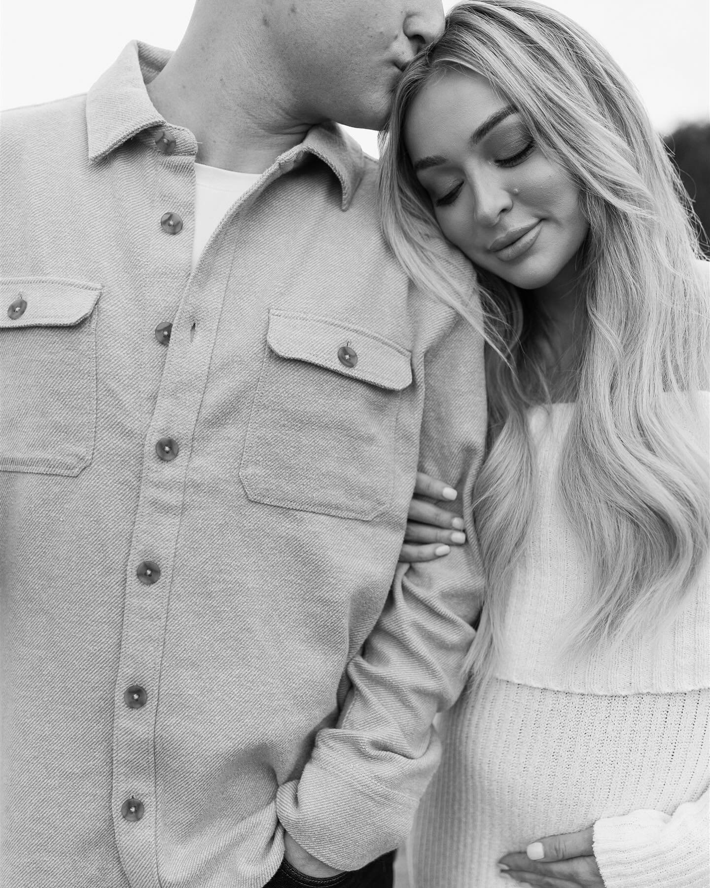 The happiest news for the sweetest people🩵 

#tampaphotographer #tampafamilyphotographer #tampaweddings #tampaweddingphotographer #orlandophotographer