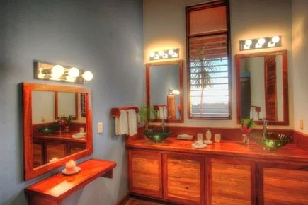 crys jr suite bath.jpg