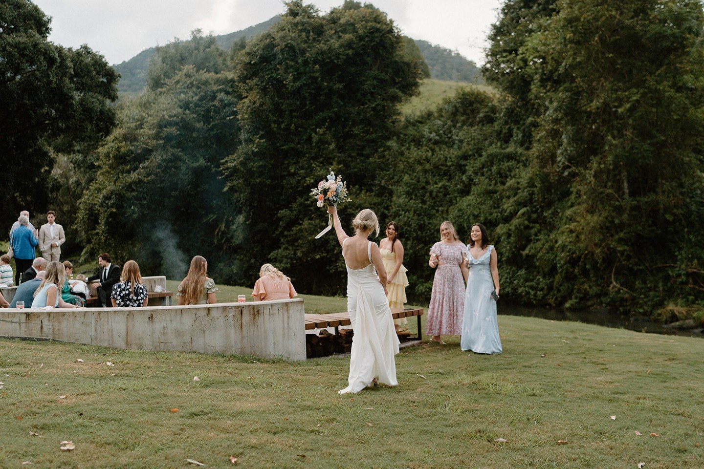Picture your cocktail hour around the sunken fire pit at Selah Valley. It's where the party warms up and the stories start flowing. ⁠
⁠
Whether it&rsquo;s a pre-wedding sunset toast or a post-ceremony wind-down, this stunner of a setting is made for 
