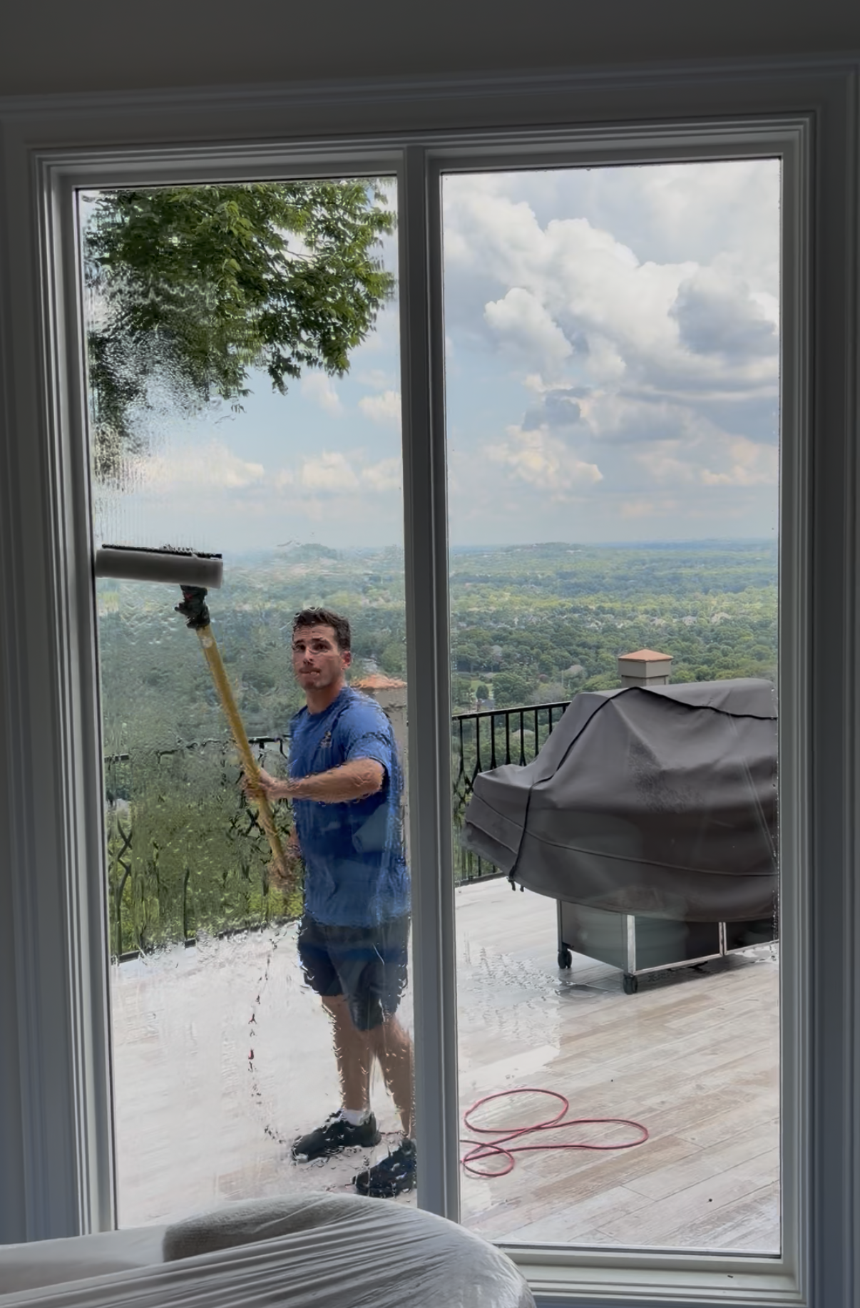 How to Choose the Right Window Cleaning Company (And Why the Cheapest Quote Usually Isn't)