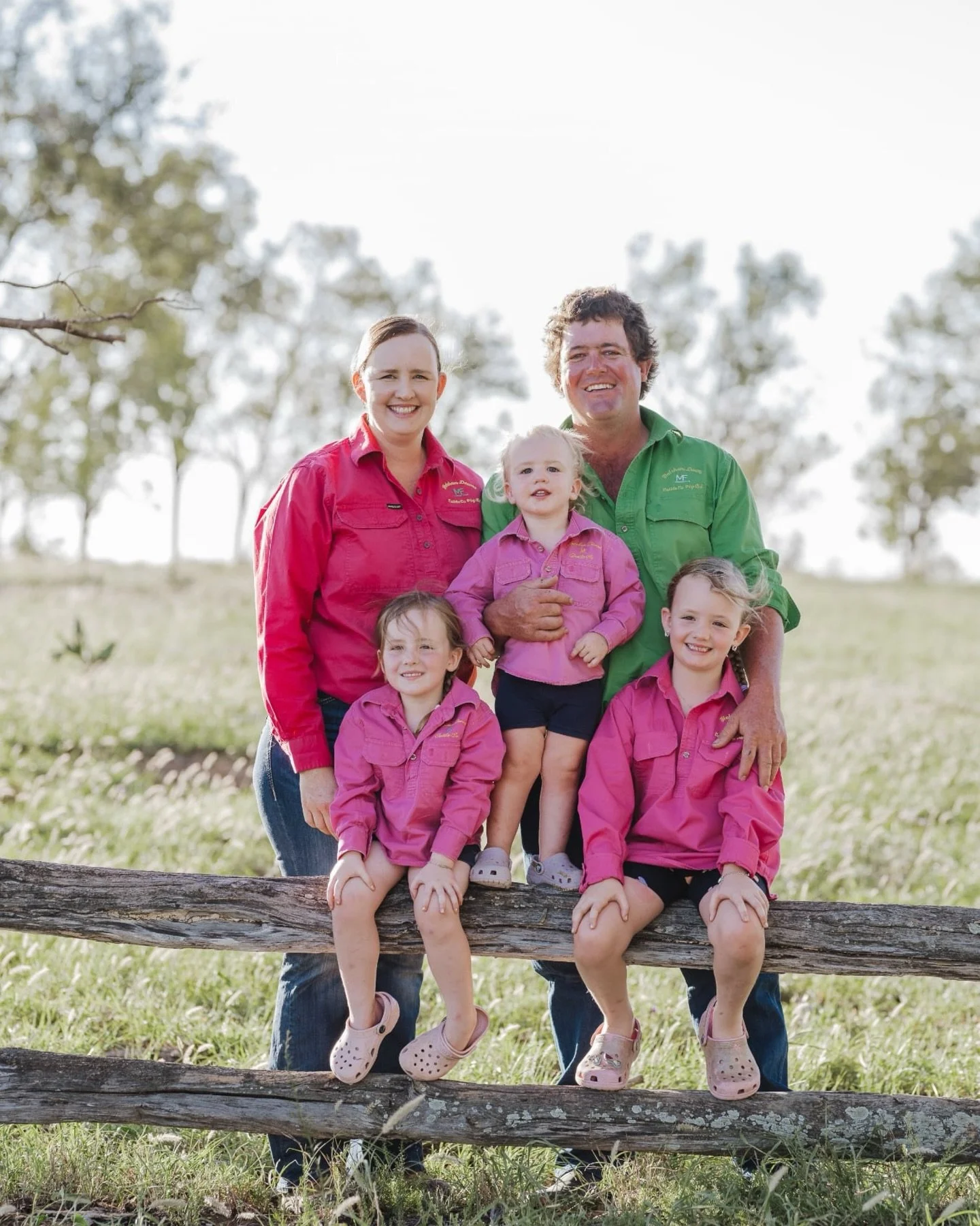 Part 2 of the awesome Rodger fam, showcasing their Hatcham Downs workwear ☺️
 
I love doing shoots like this where everyone is just comfortable, in their everyday work environment. I wish more people did it!