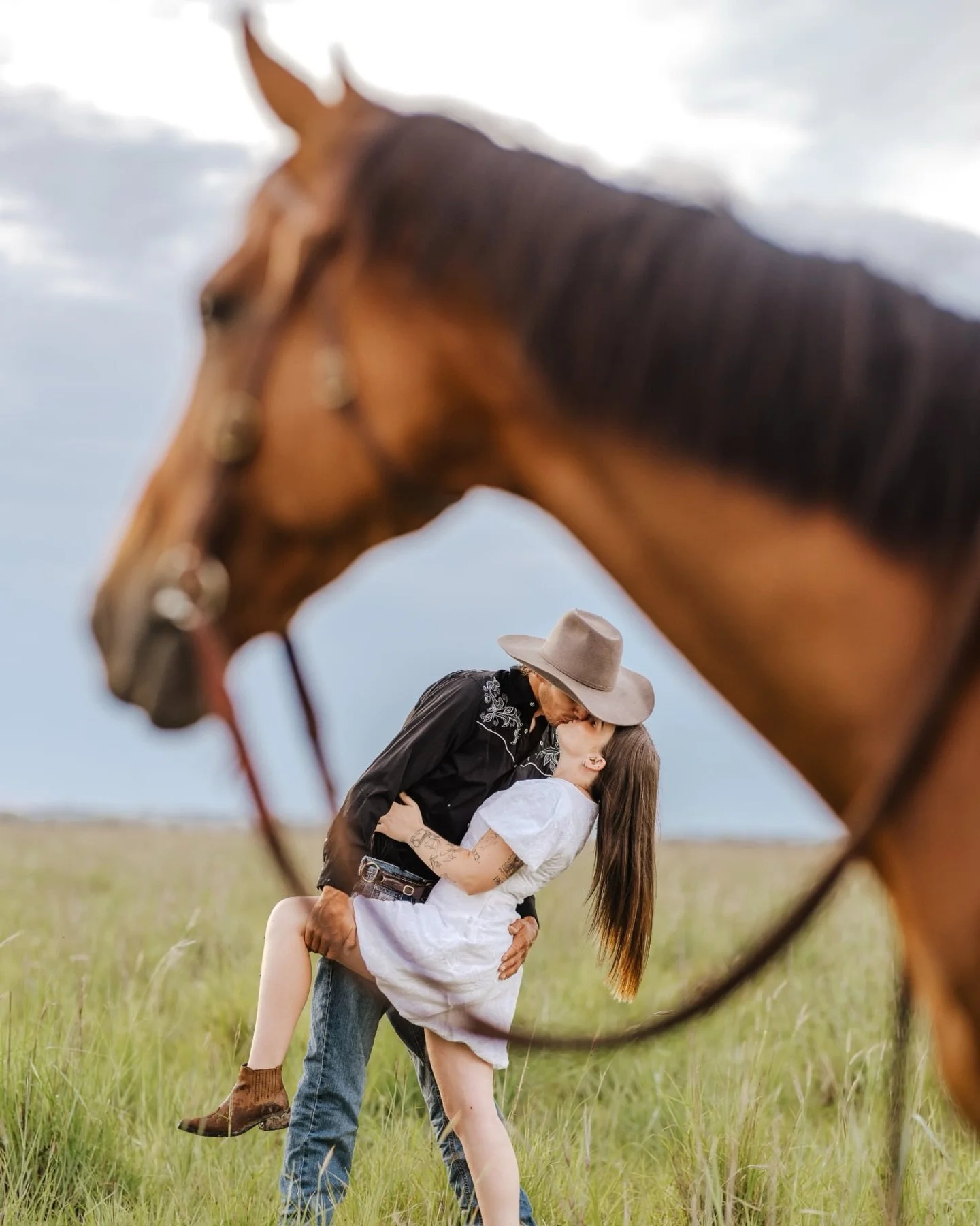 💍 Ellie &amp; Jayden 💍 

Finally getting around to sharing these beautiful people along with their horses back from last month down near Hannaford 🥰 we were so lucky to have avoided all the wild storms that were around that afternoon after already