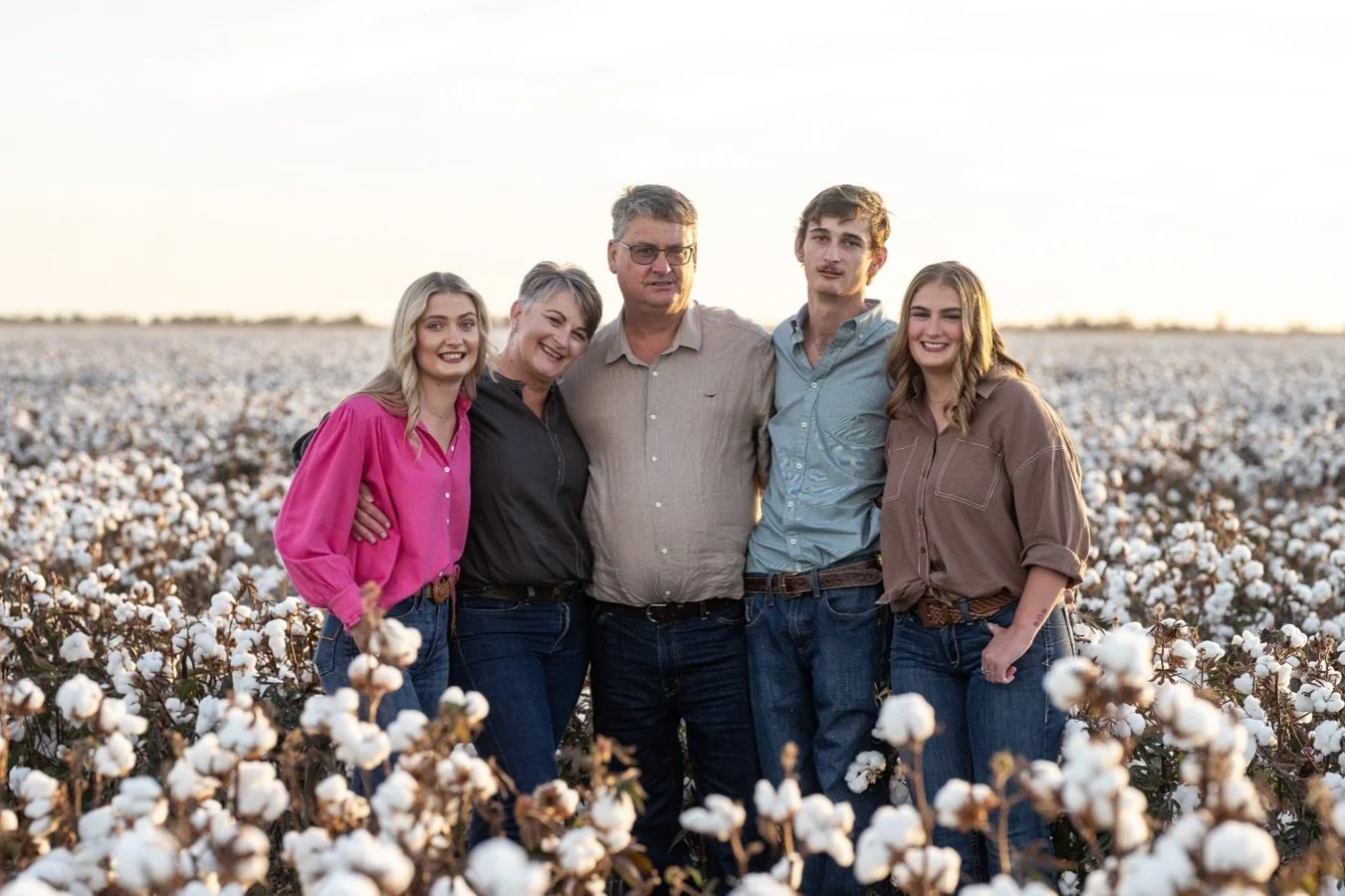 A special overdue family shoot yesterday afternoon ✨ can&rsquo;t wait to share more from this fun shoot! 

#rachelosbornephotography #chinchilla #cotton #rural #family