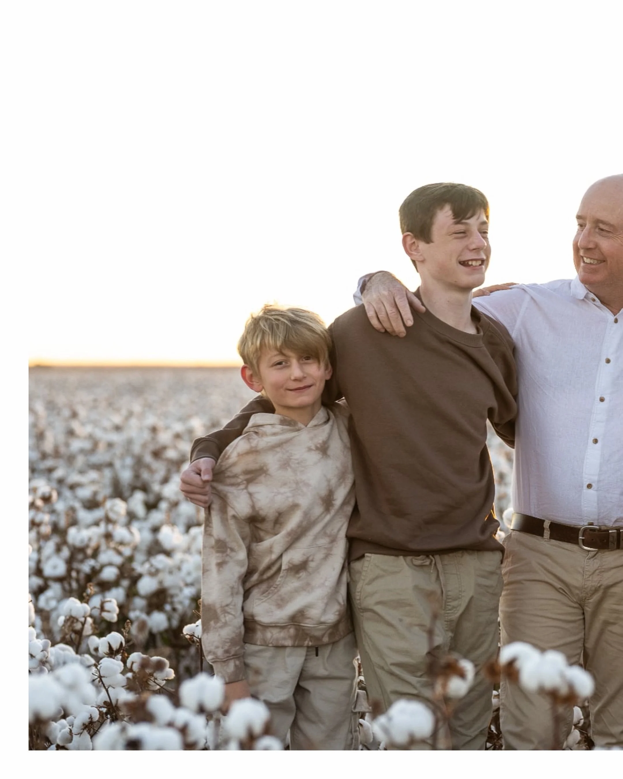 How beautiful is the Martin family?! This is the result of a family who drove to Dalby to make a special trip just to get their outfits for their photo shoot! 

What you wear makes all the difference. 

I have a style guide available for anyone who b