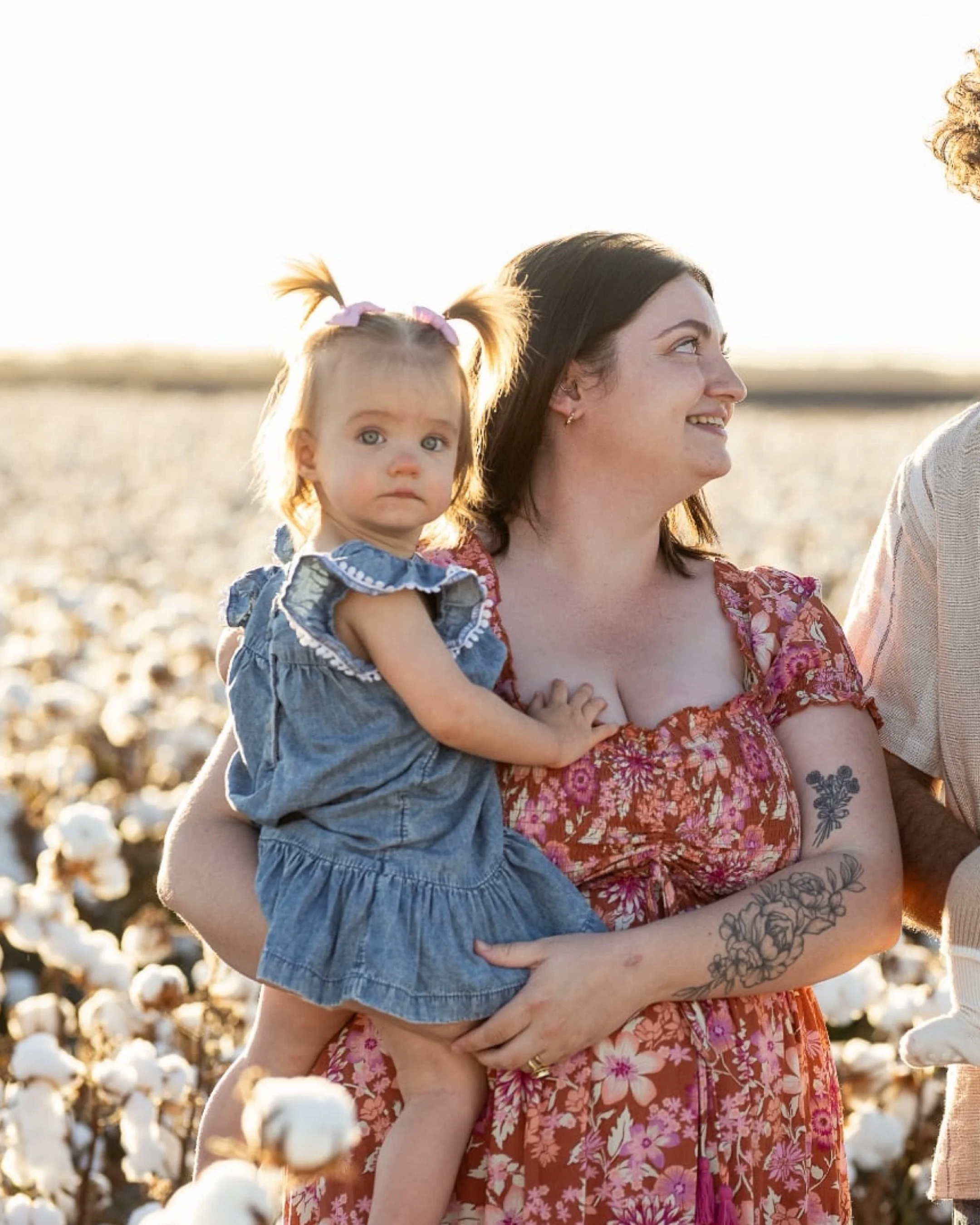 How lucky am I that I get to photograph these guys again, but this time with their newest little addition baby Randall 💙 

Plus, bonus points to them, they drove all the way from Taroom (another 20 minutes up the road from where I live) to get these