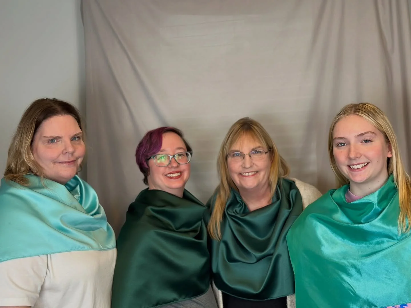 We&rsquo;ve been having some color parties over here lately and my, it is so much fun! 🌈

These sisters had their colors done in the 80s as children with mixed results. Intrigued by the 12 season system and wanting to share the benefits of color ana