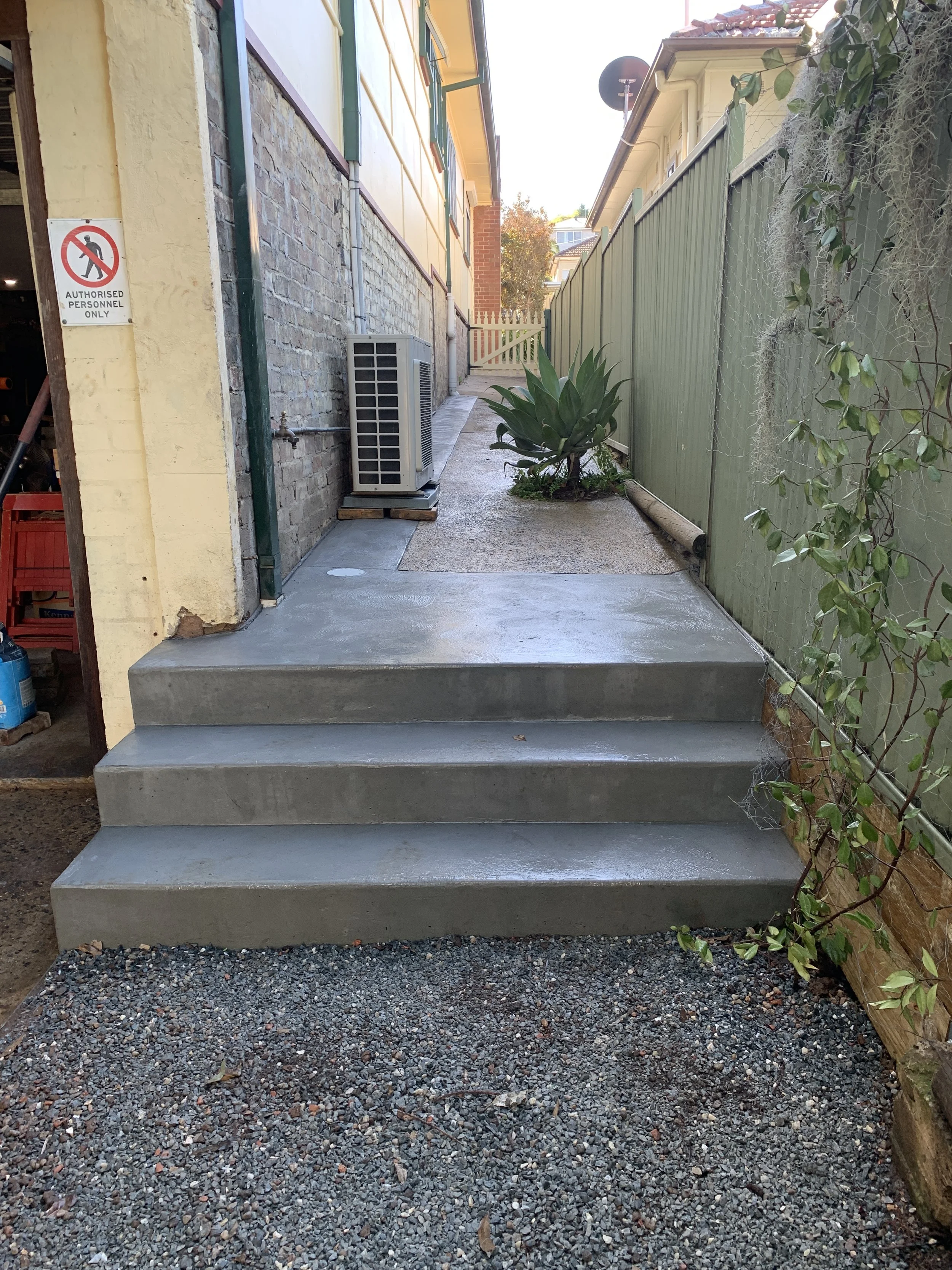 Oranssi project: wraparound deck