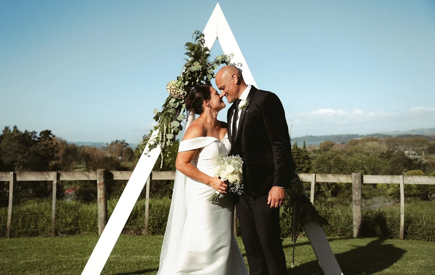 Getting married in New Zealand in 2025? DM us for a special special offer 💌
.
. 
.
#weddingphotographernewzealand #aucklandweddingphotograher#weddingvideographer #aucklandweddings #newzealand #nzweddings #couple