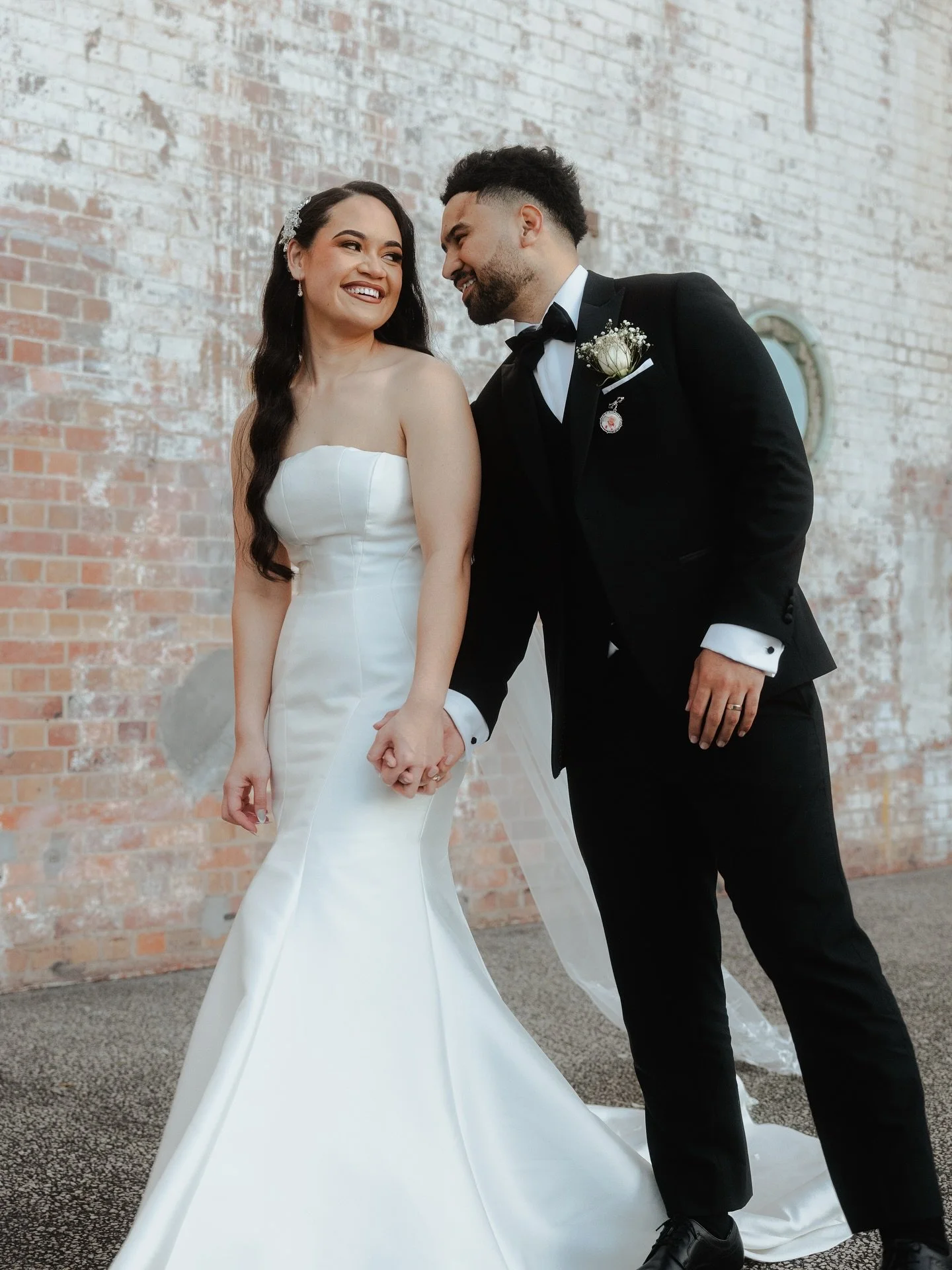 Lusia + Jeremy 🩶
.
.
.

#weddingmoments #weddingday #weddingphotographer #brisbaneweddingphotographer
#brisbanewedding #australianbride #queenslandwedding #justmarried #couple #vows #fyp