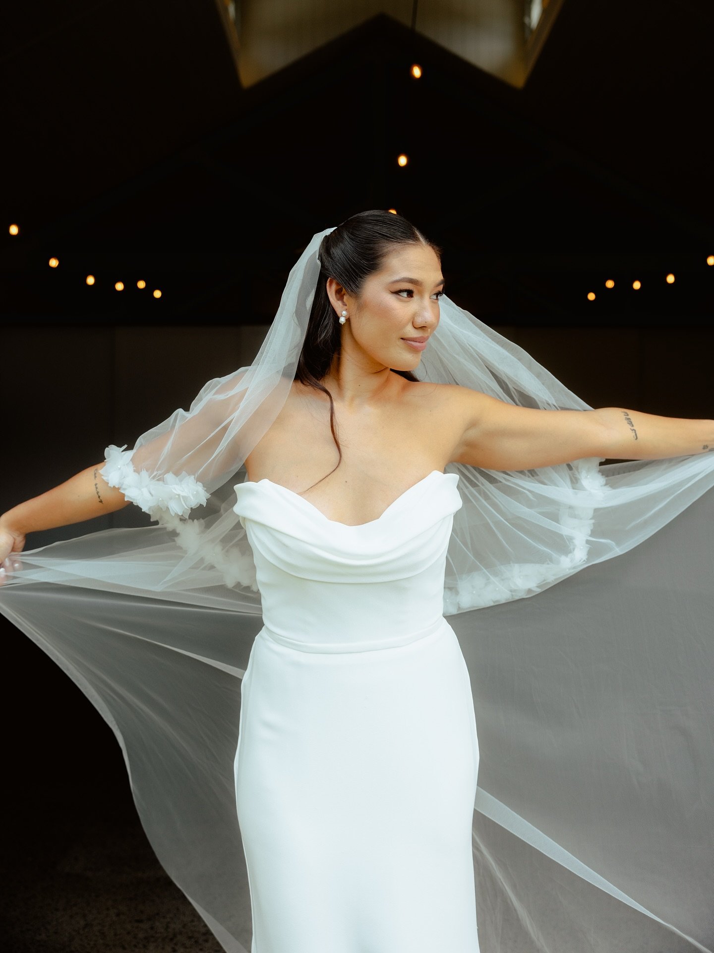 A moment for the bride, the dress, and of course&hellip; her girls 🤍
.
.
.

#sunmergroveestate #weddingdress #weddingday #bridesmaids #bride #weddingphotographer #goldcoastwedding #brisbaneweddingphotographer #candidweddingphotography #destinationwe