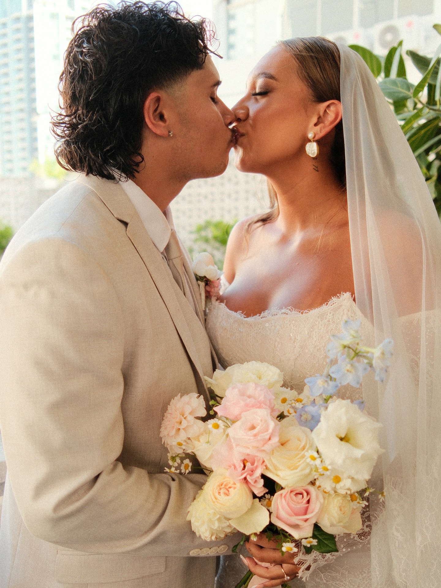 Same wedding. Different camera.

Shot on my Fujifilm. Same moments, same day, just a different feel.

I&rsquo;m opening a limited number of Valentine&rsquo;s Day couples sessions with this setup.
Same-day delivery included.

Enquiries via DM.

If it&