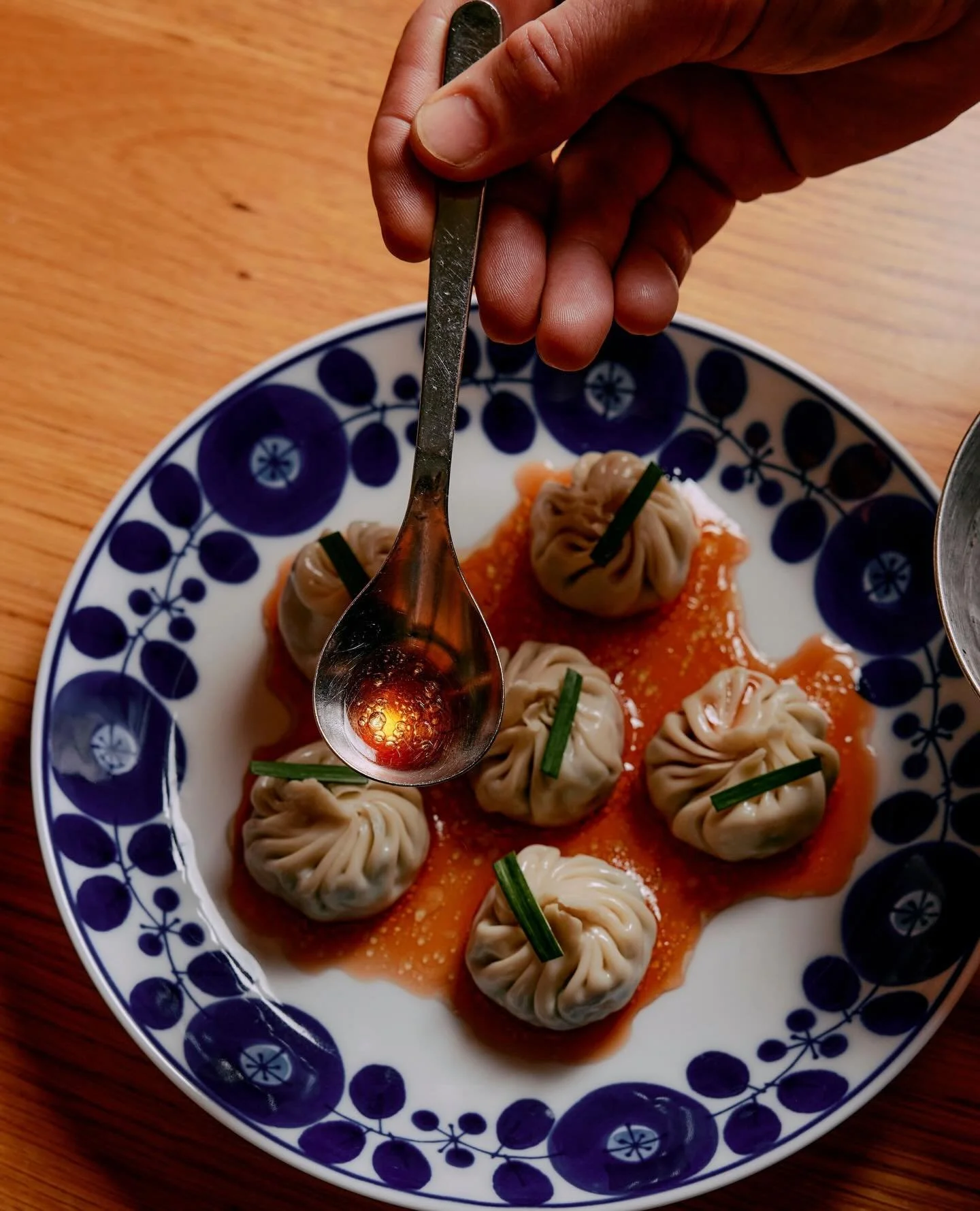 We&rsquo;re open tomorrow from 11.30am with Sunday Dumplings &mdash; potstickers with crunchy lattice, plump golden buns, silky wontons and crisp pancakes made for dipping into Szechuan-spiced chilli oil and black Chinkiang vinegar.⁠
⁠
Make a reserva
