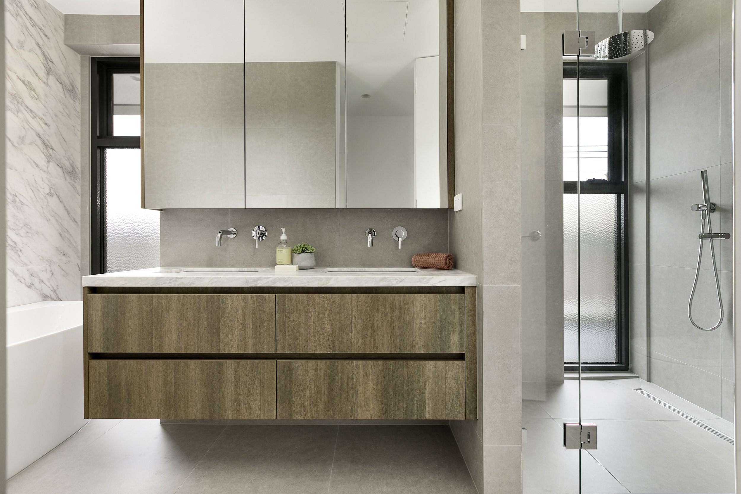 308 main bath 1.jpg