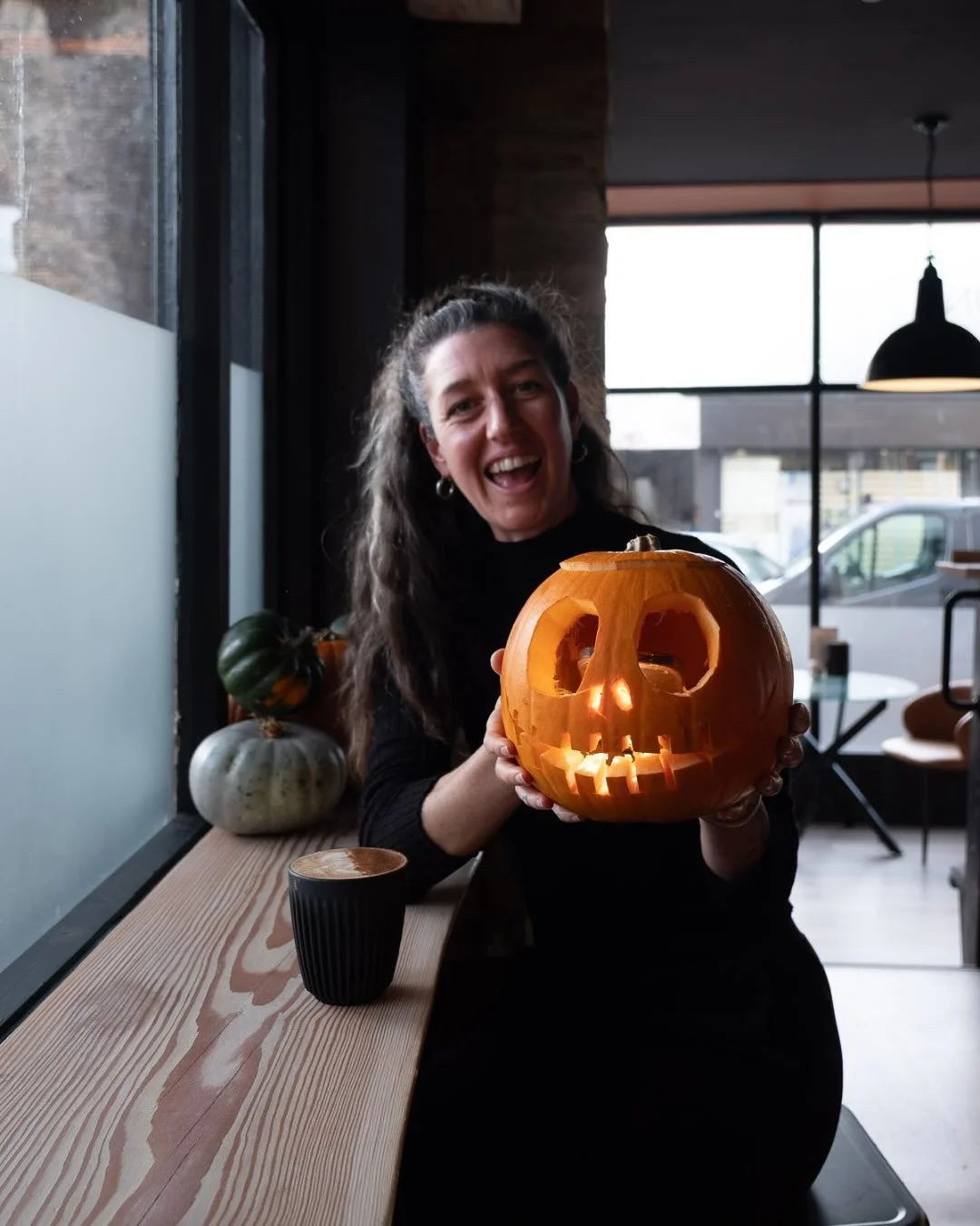Trick or treat? 🎃
We say treat! 
We’re ramping up the cozy vibes down at the Sauna Café this Autumn. 🍂 
Barista’s choice: a warming Chai Latte and our new Ginger & Caramel cake.
Remember - you don’t need to boo