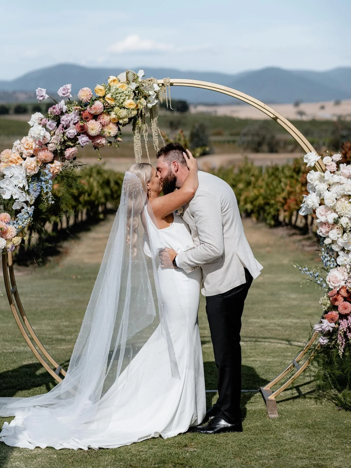 💎 Forever sealed with a kiss 💎

#nagambieflorist #weddingflorist #nagambieweddings #goulburnvalleyweddings