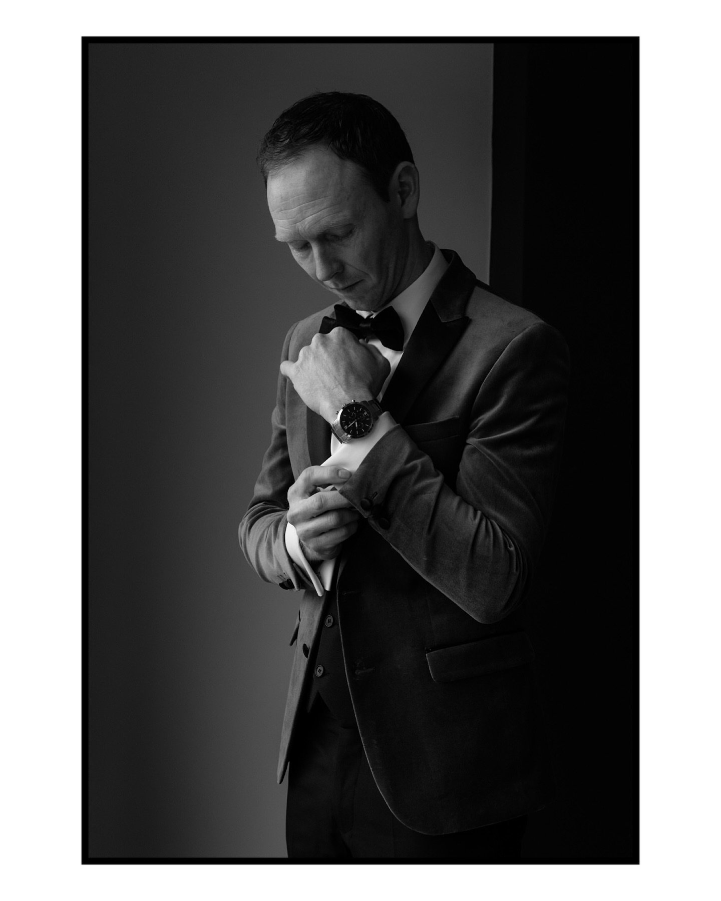 A moment for the Groom. Here are some of my favourite black and white snaps from Matthews wedding morning. 

#weddingphotography #weddingday #groomprep #weddingplanning #irishwedding