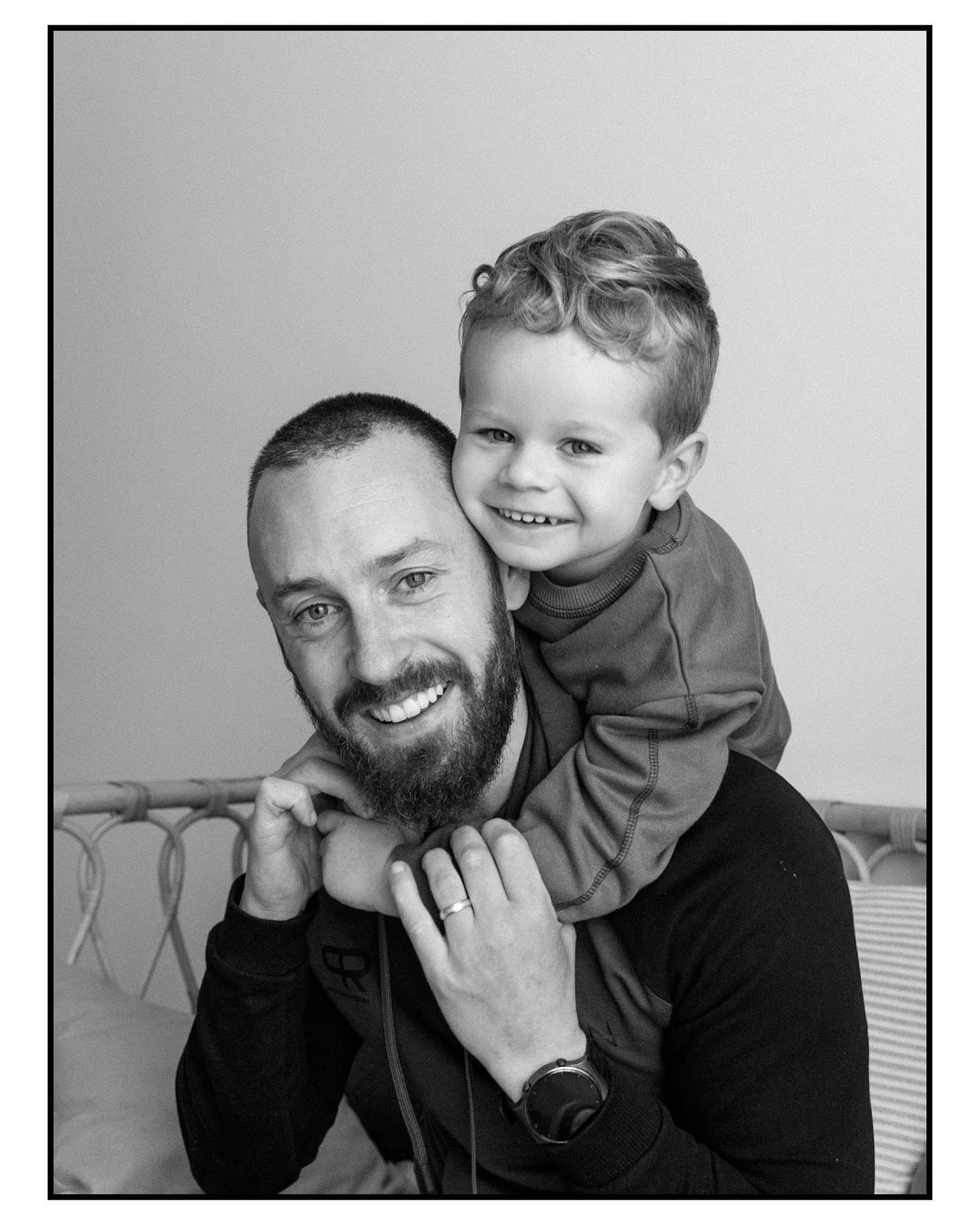 Mo chro&iacute;, mo ghr&aacute; 🤍

An impromptu photo session with my boys. They NEVER want their photos taken so when them came into the studio to me yesterday after I&rsquo;d finished my family sessions and asked me to take their photos I was only