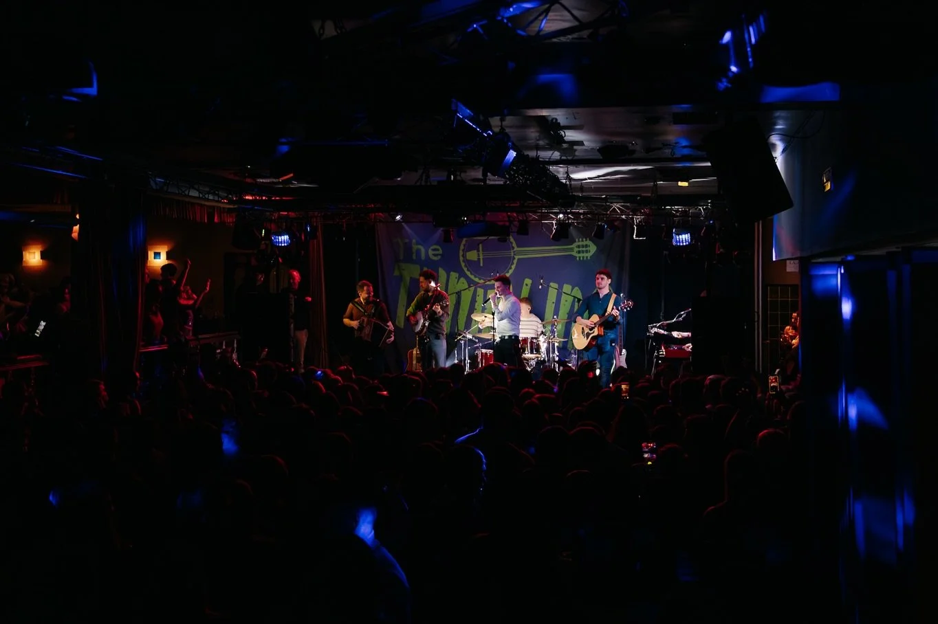 The Tumbling Paddies with a full house recently in @revelattheragg 

🎶 @thetumblingpaddies
📍 @revelattheragg 
📷 @jessicatynanphotography