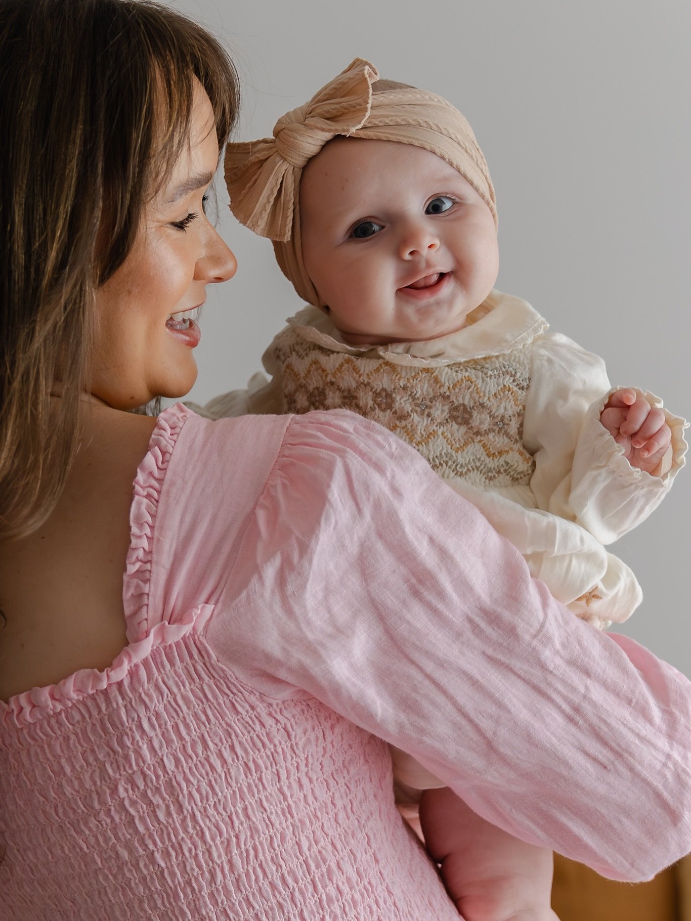 I&rsquo;m always asked when the best time is for newborn photos, and my answer is &mdash; and always will be &mdash; whenever you feel ready. These photos are, hopefully, ones you&rsquo;ll look back on for years to come, so I want you to feel like yo