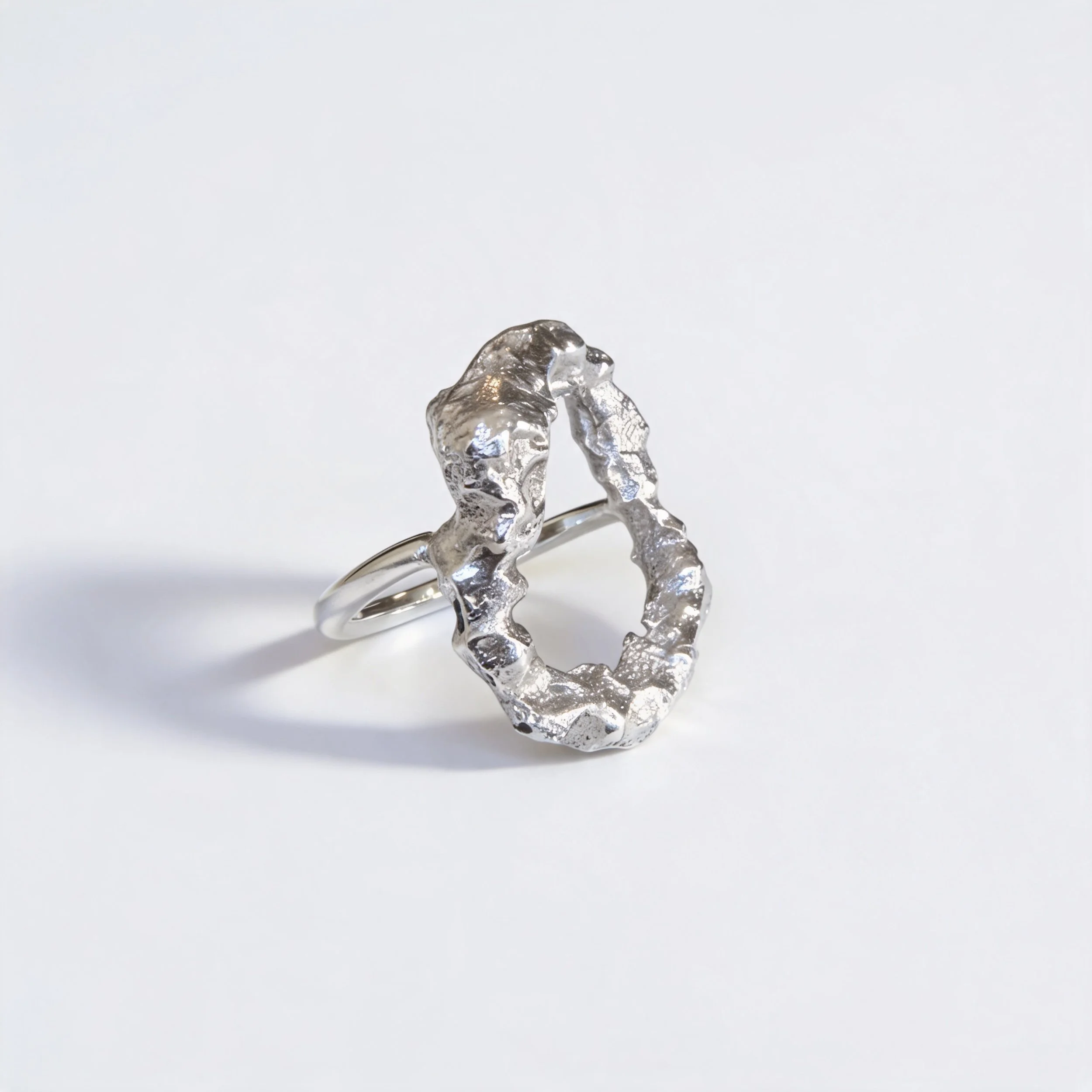 Skulpturaler Silberring, Void Ring Silber, organischer Schmuck, Ring mit rauer Struktur, Statement Ring Silber 925, handgefertigter Designschmuck