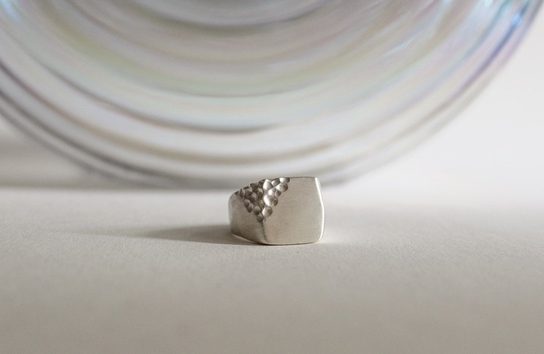 Signet_Ring_Matt_Struktur_1.jpg