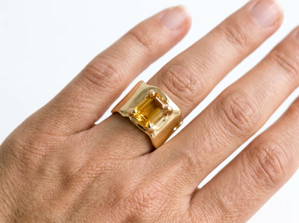 MONOLITH Ring mit Zitrin Stein aus 14K Gelbgold