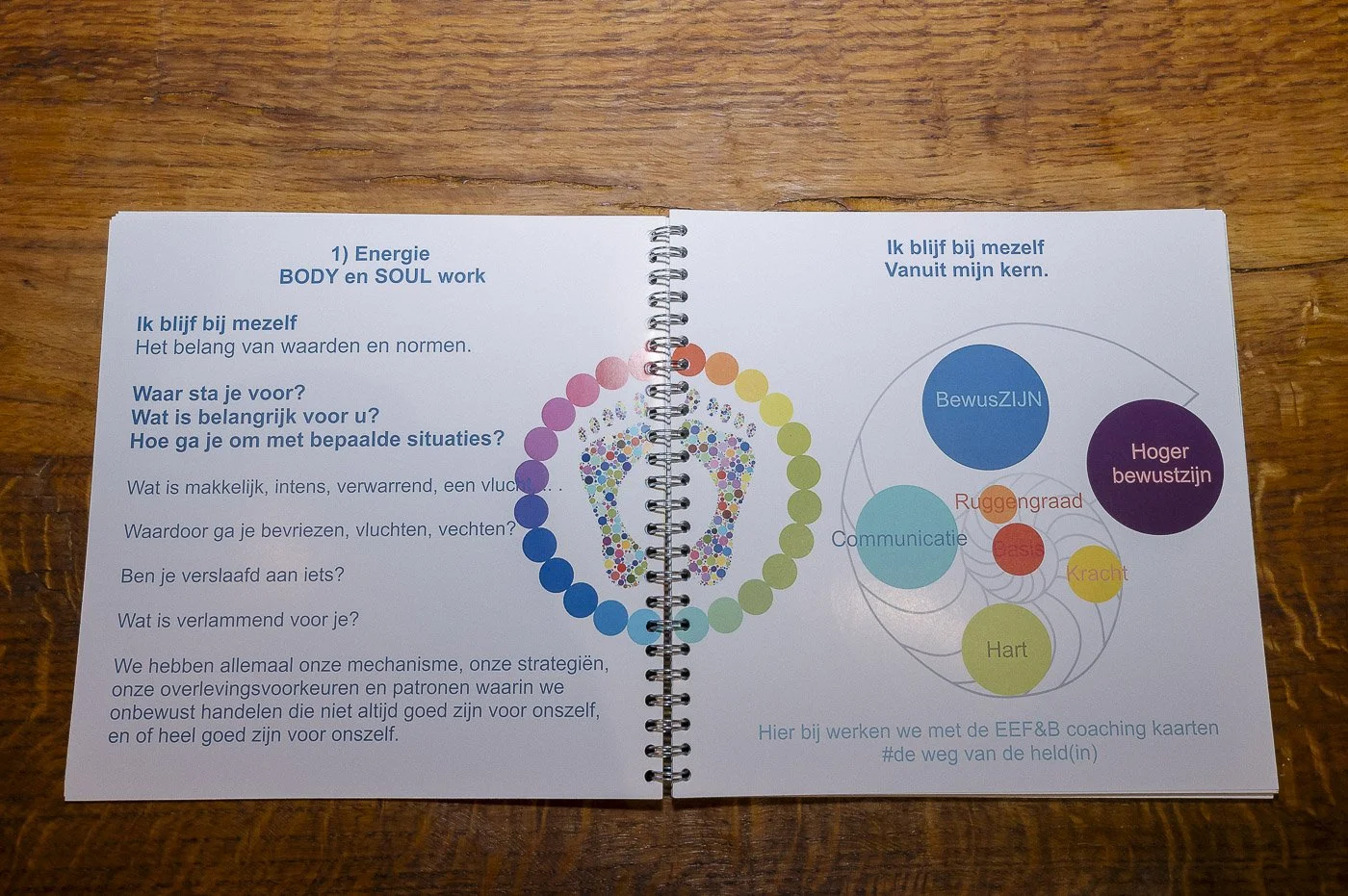 EEFB in het boek kijken.jpg