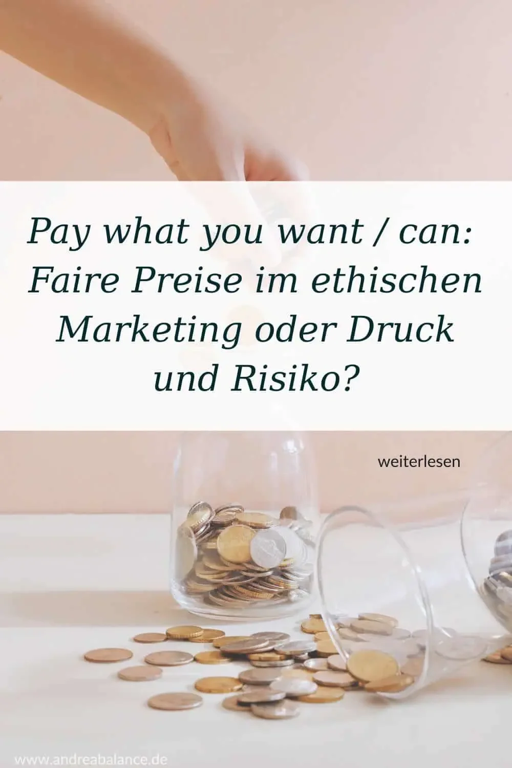 Symbolbild für pay what you want. Geldglas im Hintergrund