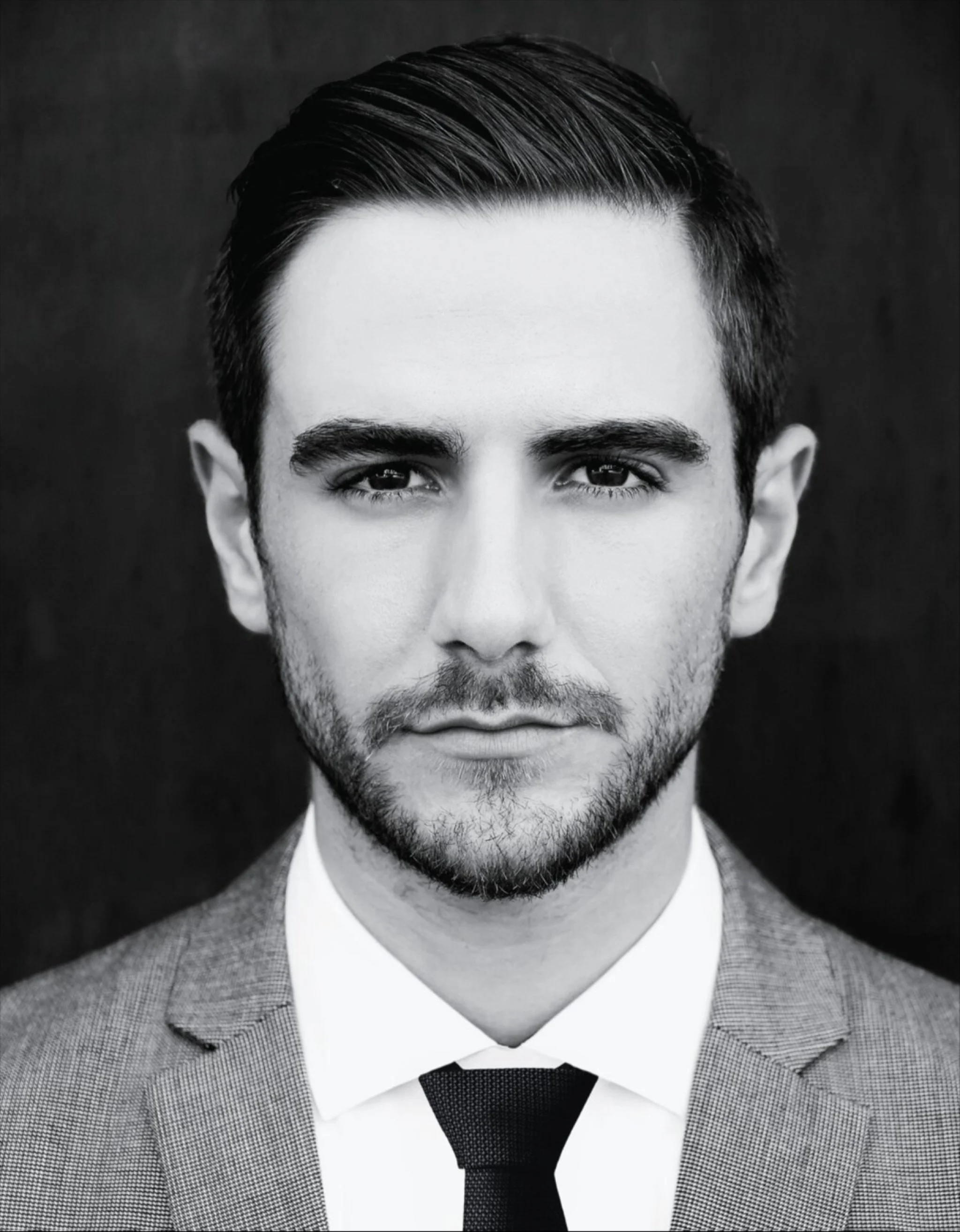 Meet Stevan Boswell Gill II, the creative mind behind Boswell Design.
From growing up on construction sites to opening his own design studio, Stevan’s passion for architecture and interiors was built long before his career began.
With a style